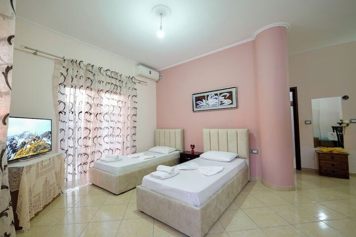 Room 12 of 66