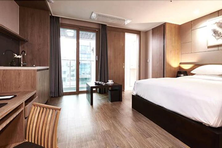 Room 9 of 34