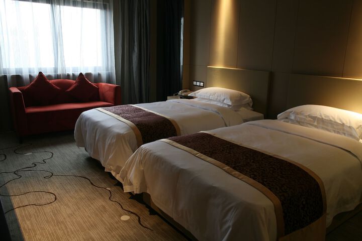 Room 10 of 48