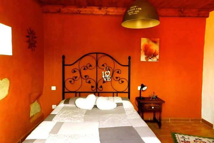 Room 6 of 28