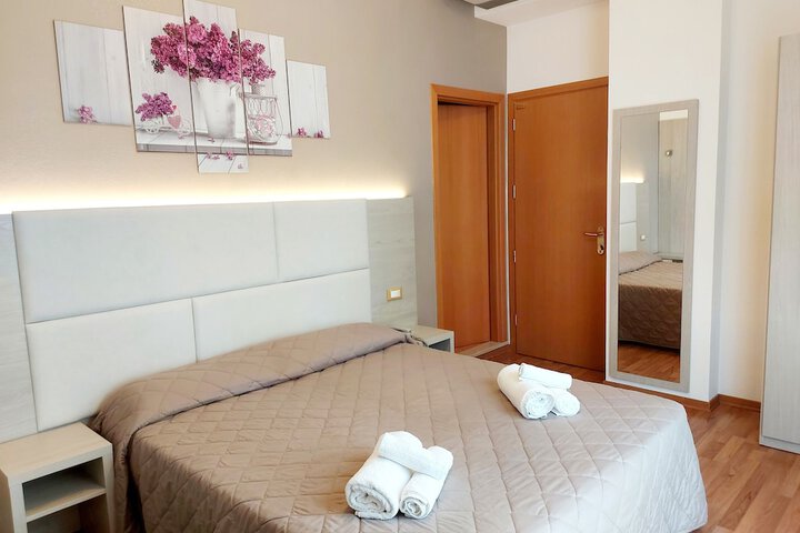 Room 15 of 32