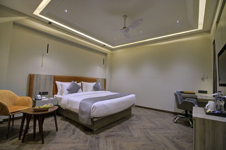 Room 14 of 37