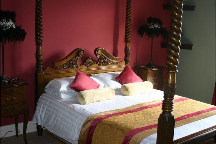 Room 2 of 40