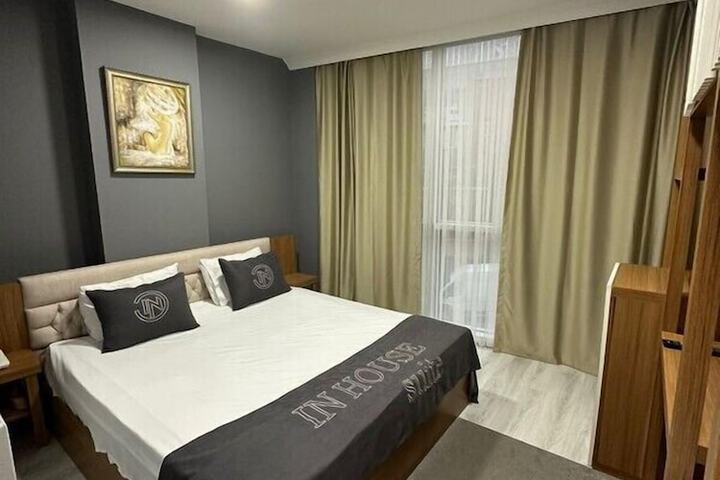 Room 14 of 18