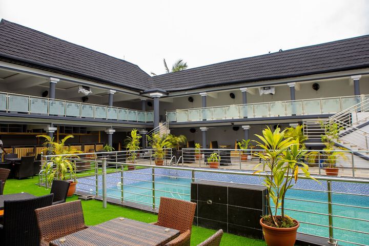 Pool 13 of 42