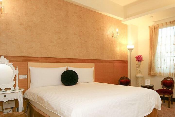 Room 11 of 25