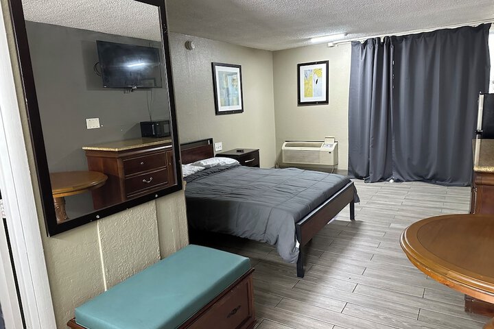Room 5 of 17
