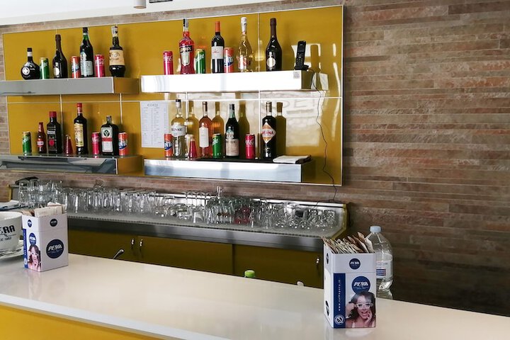 Lounge 61 of 98