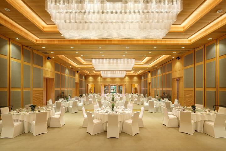 Ballroom/Hall 102 of 145