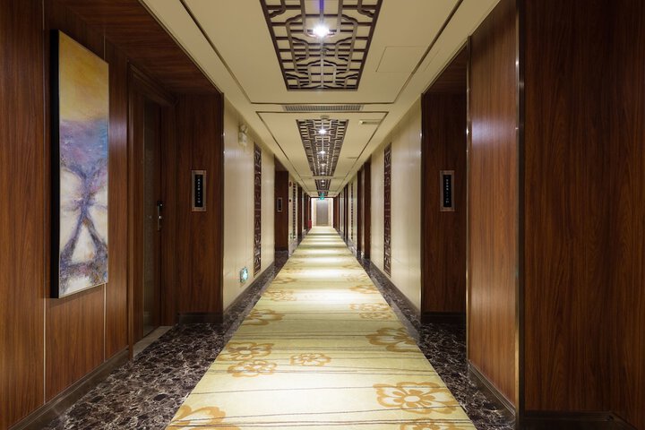 Ballroom/Hall 29 of 32
