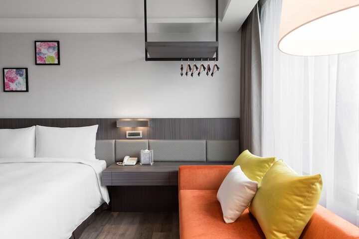 Room 11 of 36