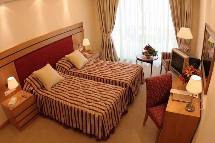 Room 5 of 16