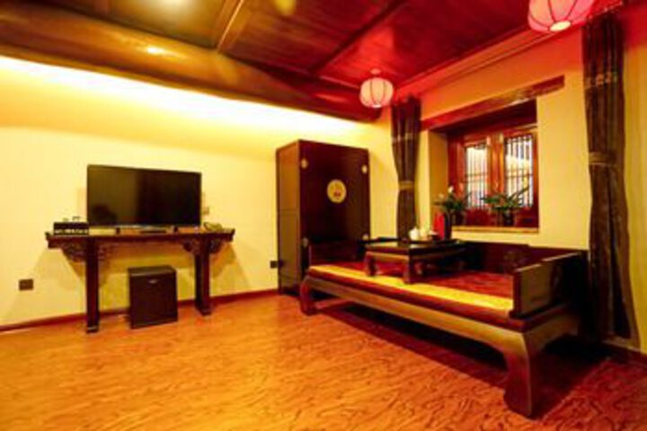 Room 13 of 32
