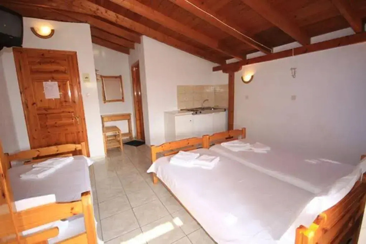 Room 6 of 17