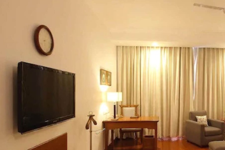 Room 11 of 48