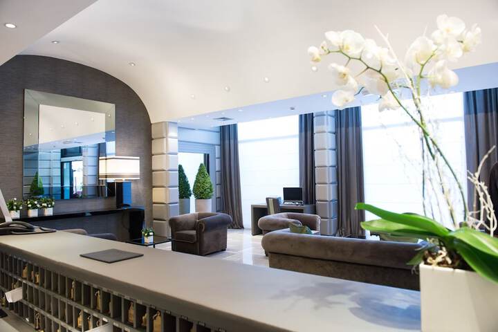 Entrance & Lobby