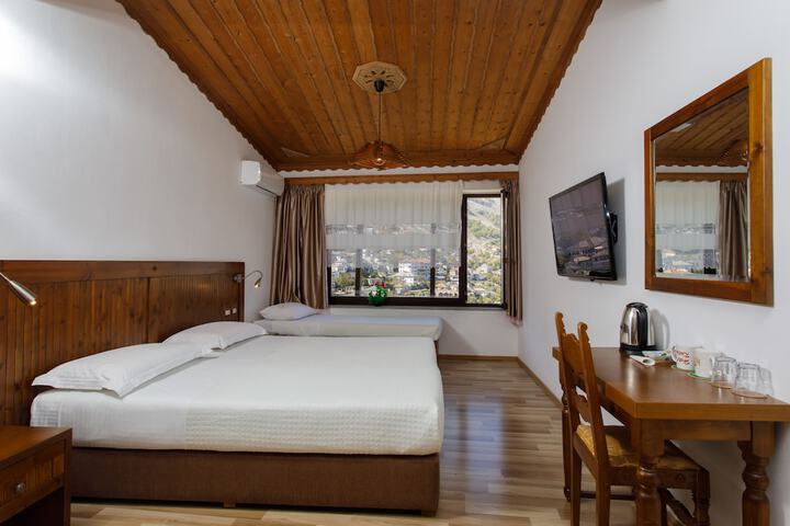 Room 2 of 68