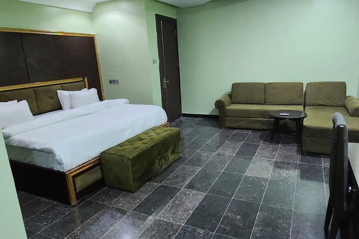 Room 9 of 24