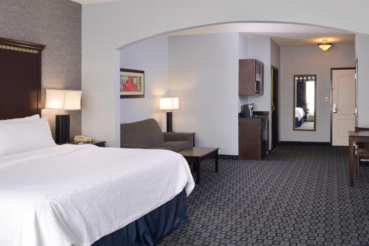 1 King Bed Suite (17 of 21)