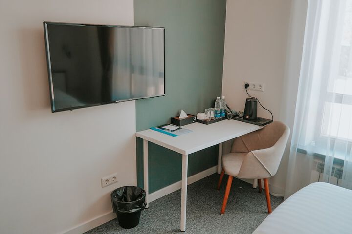 Room 5 of 9