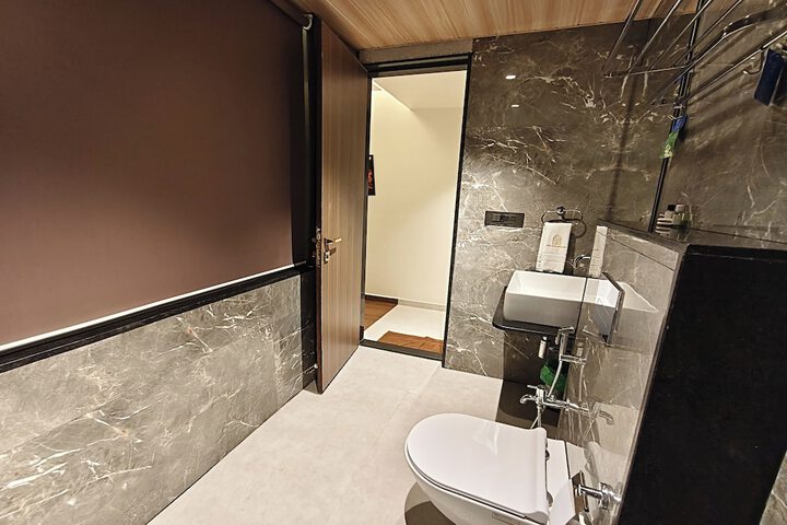 Room 72 of 90