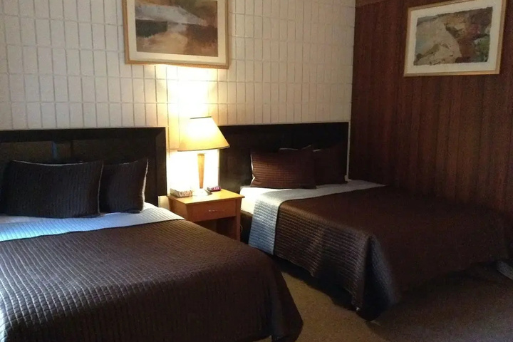 Room 5 of 16