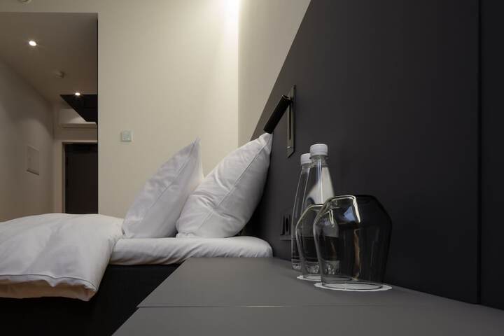 Room 32 of 47