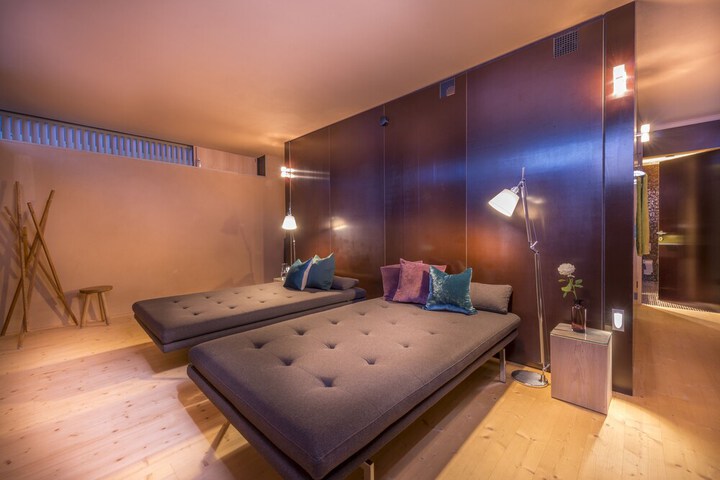 Room 2 of 26