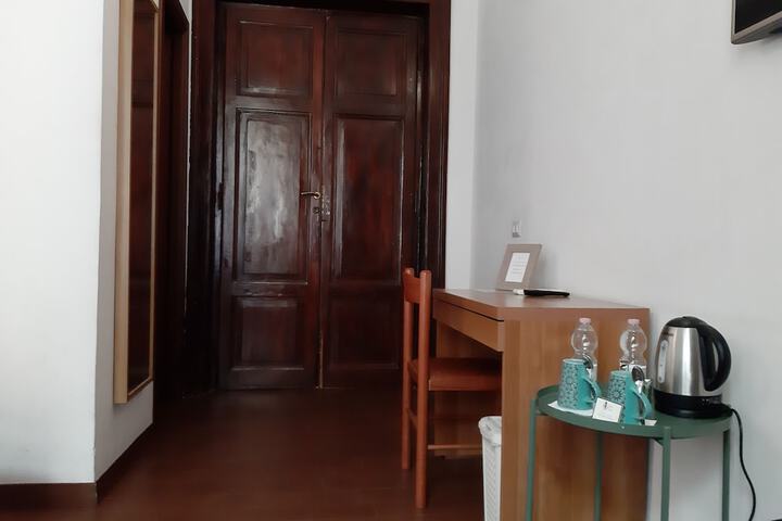 Room 9 of 36