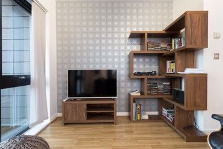 Room 8 of 18