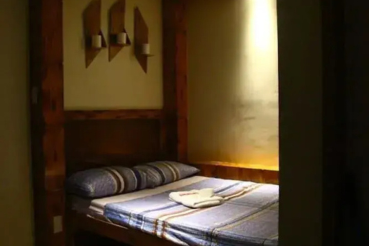 Room 7 of 11