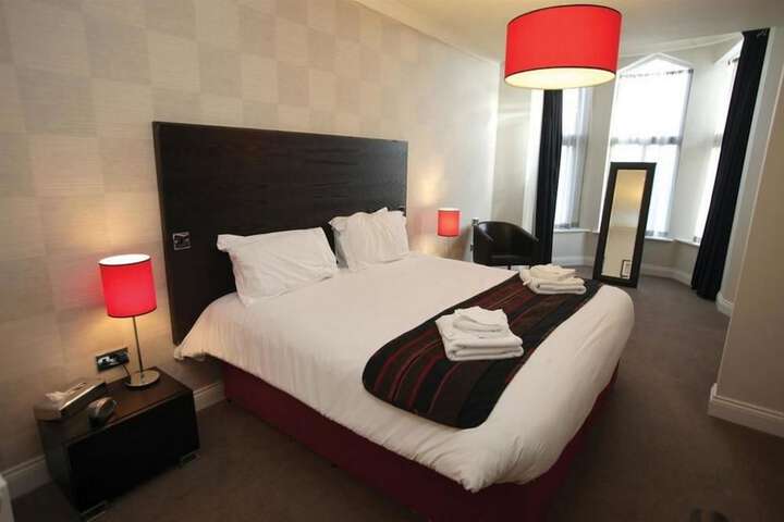Room 6 of 63
