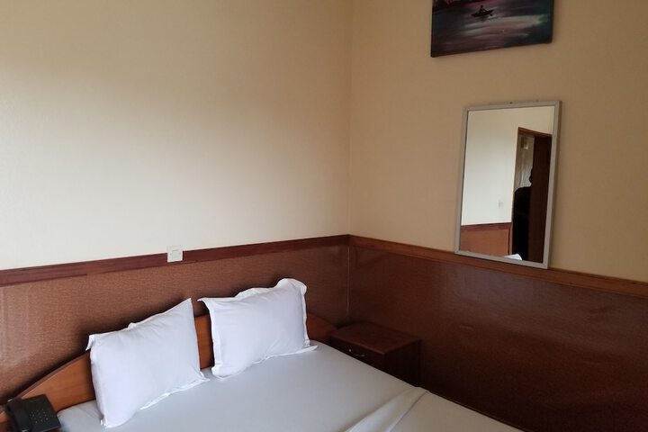 Room 32 of 37