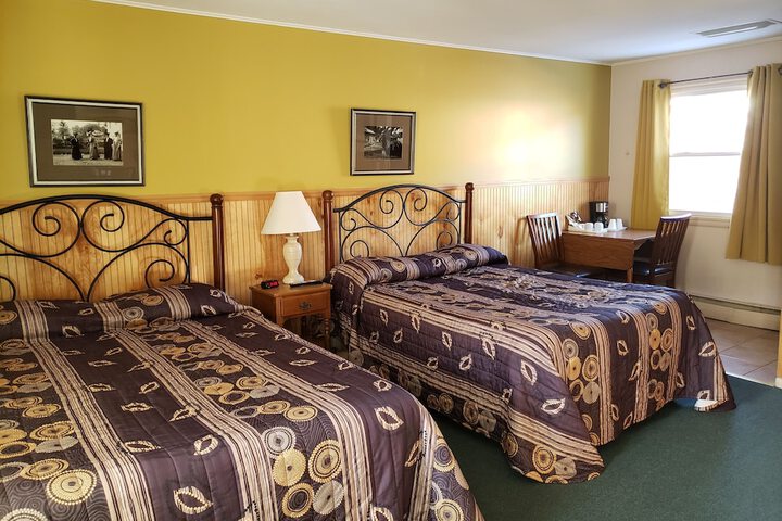 Basic Room 1 Queen Bed (10 of 18)