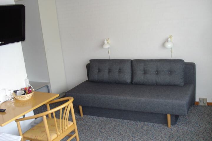 Room 16 of 28