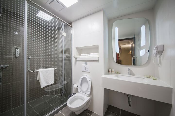 Room 14 of 23