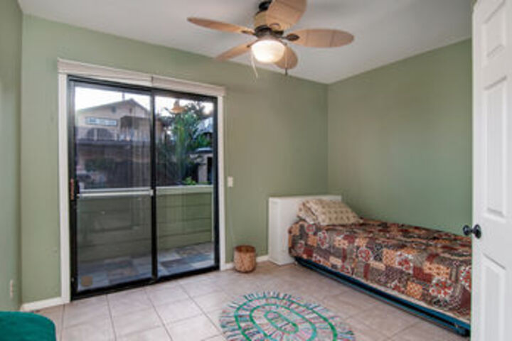 Room 4 of 8