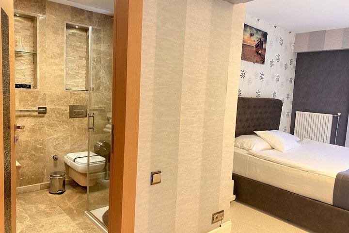 Room 26 of 66