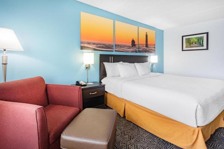 1 King Bed (1 of 12)