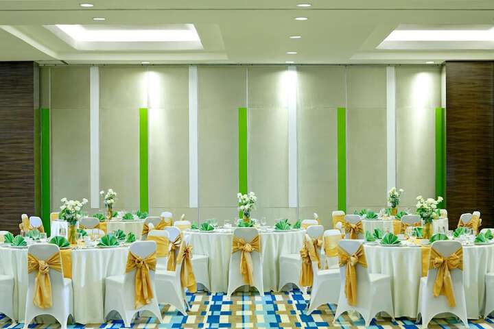Ballroom/Hall 27 of 29
