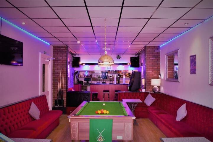 Lounge 15 of 19