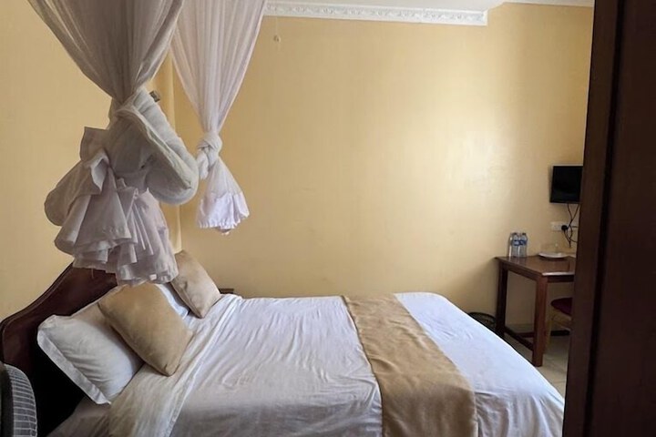 Room 6 of 36