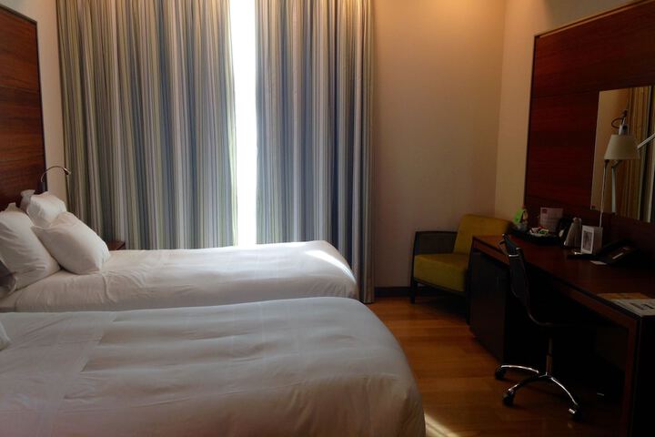 Room 18 of 168
