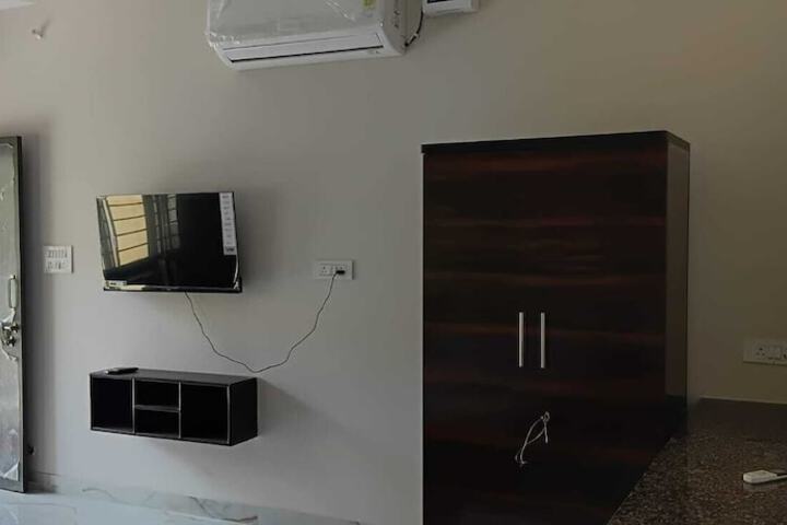 Room 12 of 28