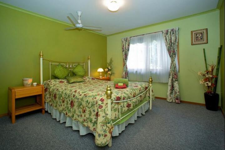 Room 3 of 6