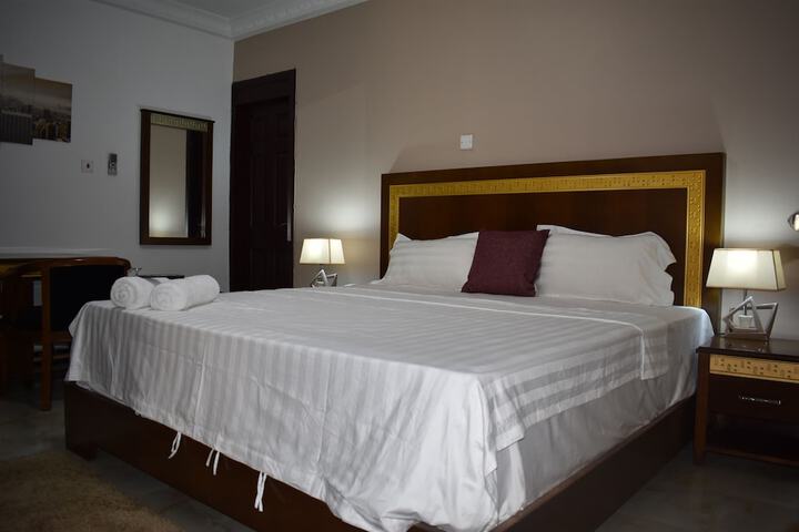 Room 4 of 30