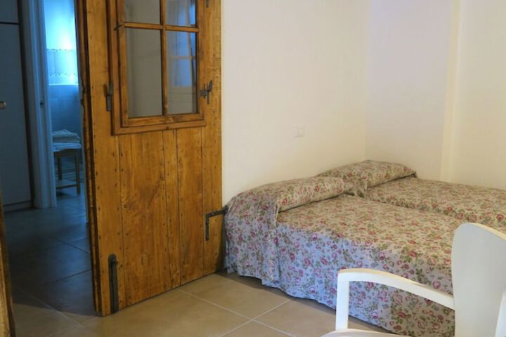 Room 10 of 42