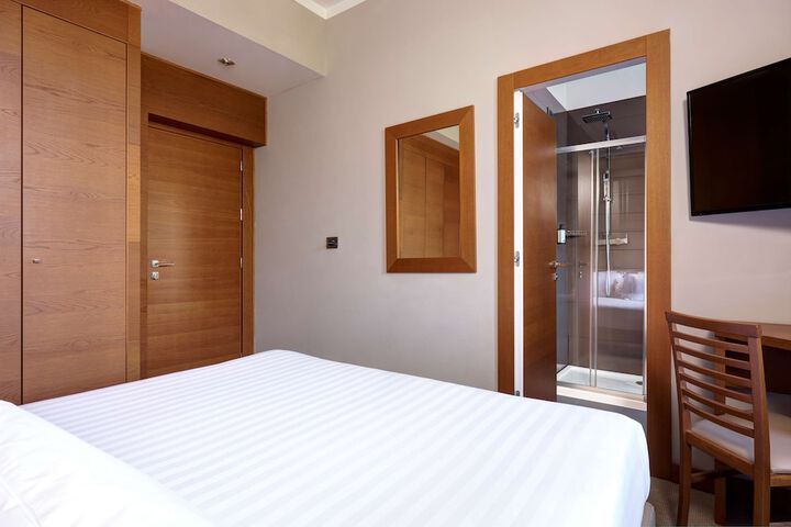 Room 14 of 74