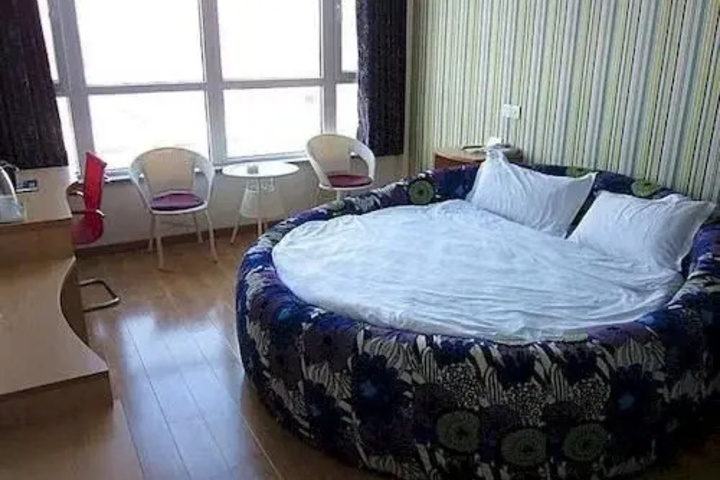 Room 3 of 9