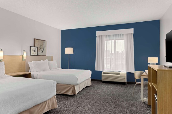 2 Queen Beds (6 of 11)